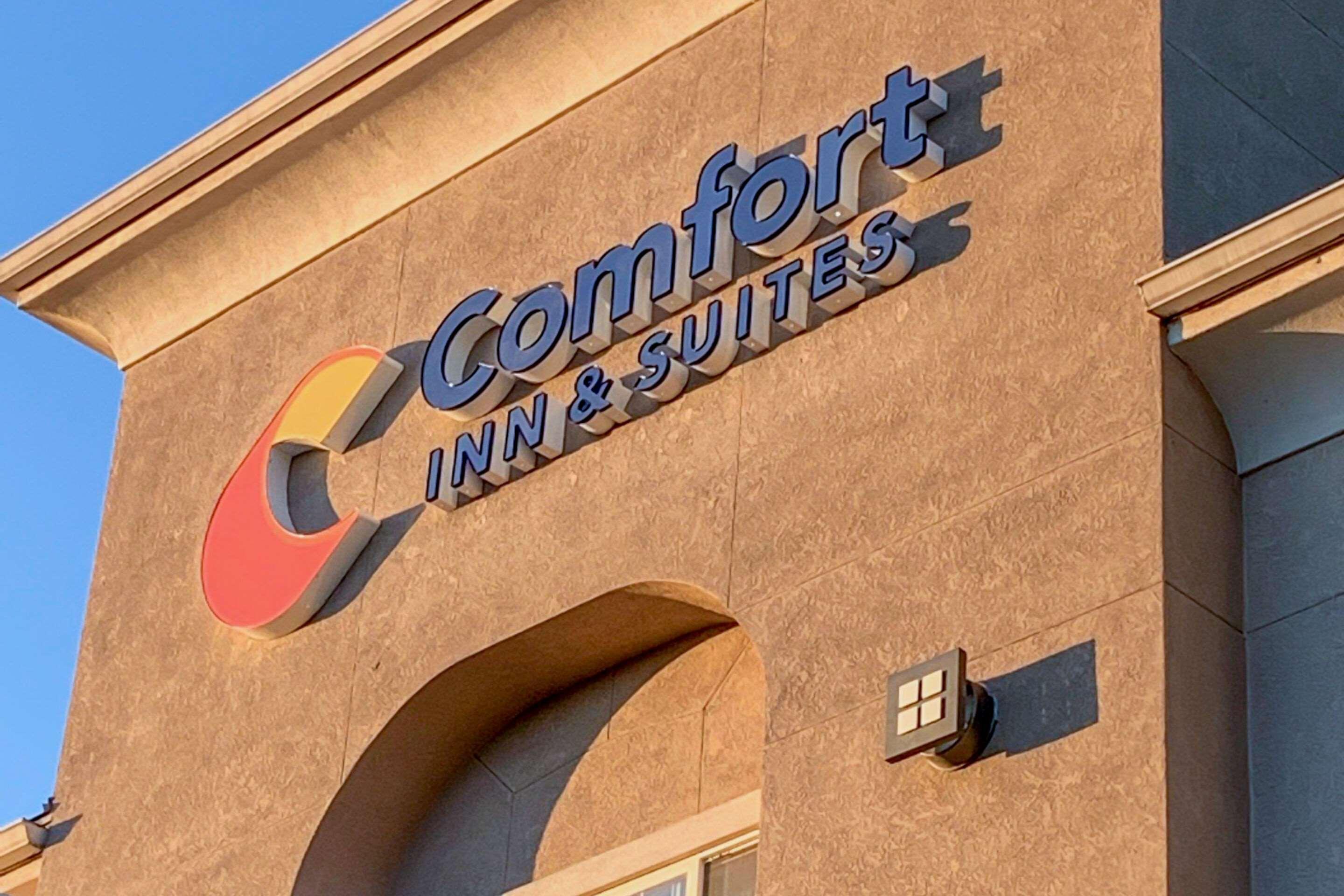 Comfort Inn & Suites Galt - Lodi North Exterior foto